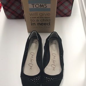 Woman’s Toms Ballet Flats Black Morocan Cutout